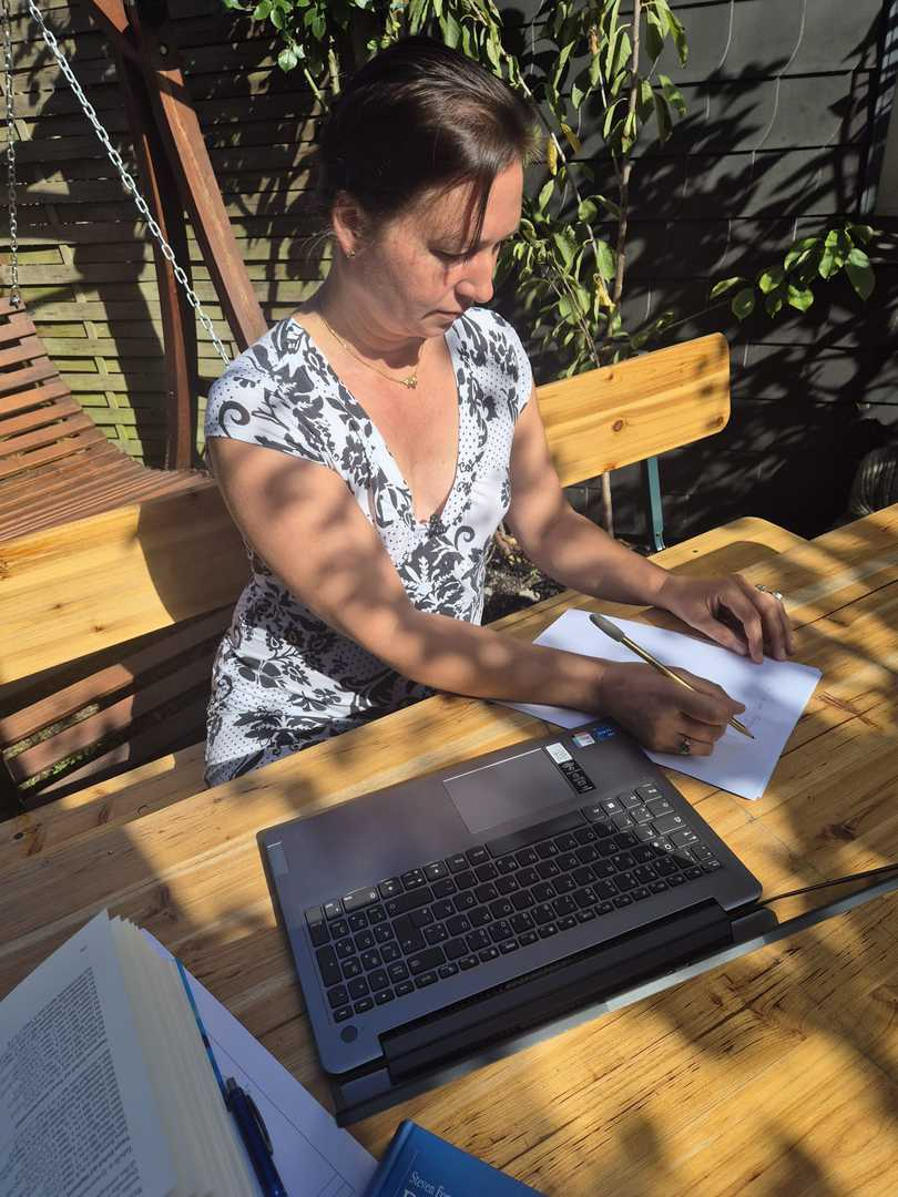 Annika Lilje bei der Arbeit im Freien